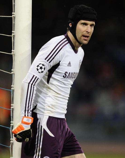  Cech abre la puerta a su salida del Chelsea