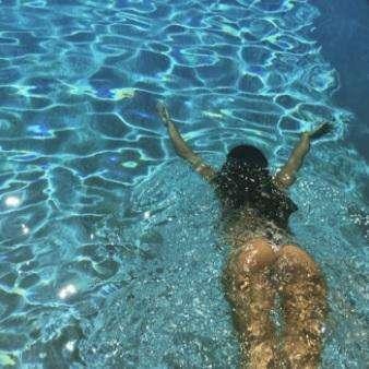 FOTO - Georgina deja boquiabiertos a sus seguidores bañándose en la piscina