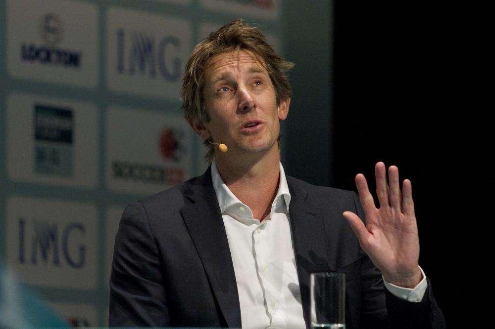 Van der Sar: "Real Madrid y Manchester United están interesados en Van de Beek"