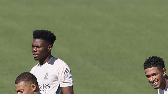 Alaba y Bellingham, los protagonistas en el entrenamiento del Real Madrid