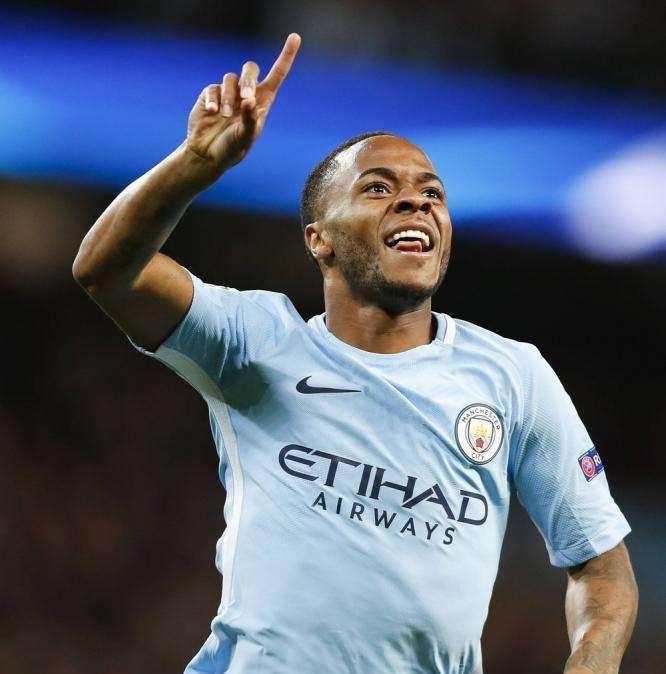 El mensaje de Sterling a un fan que sufrió un abuso racial