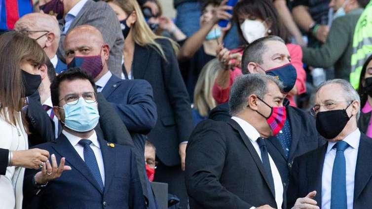 Laporta acudió a la capilla ardiente de Paco Gento y reconoció su leyenda