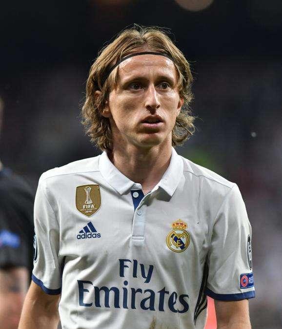 El Madrid superó al Barça en su especialidad: el centro del campo tiñe Europa de blanco
