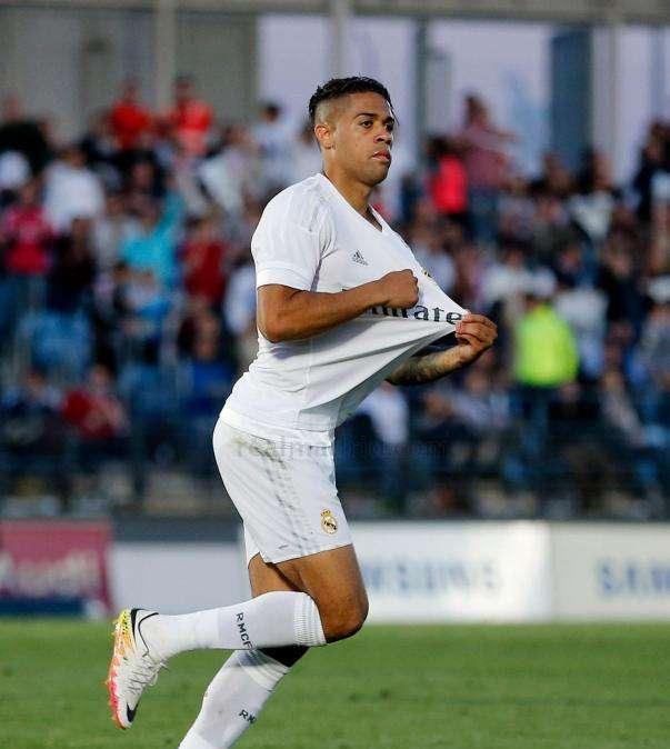 El Alavés apura las últimas horas de mercado para pescar en el Real Madrid