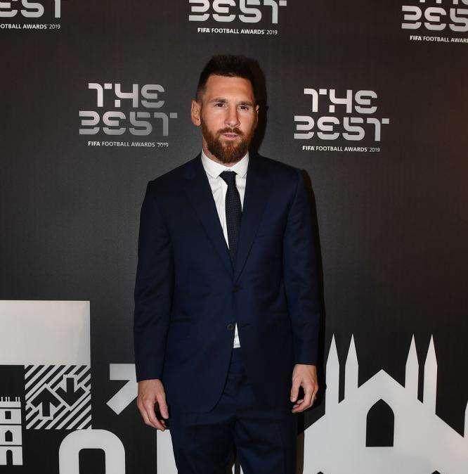 Leo Messi gana el Balón de Oro y supera a Cristiano Ronaldo 
