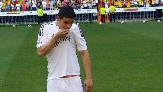 Tisserand, defensa del Mónaco: "Para James Rodríguez fue un sueño fichar por el Real Madrid"