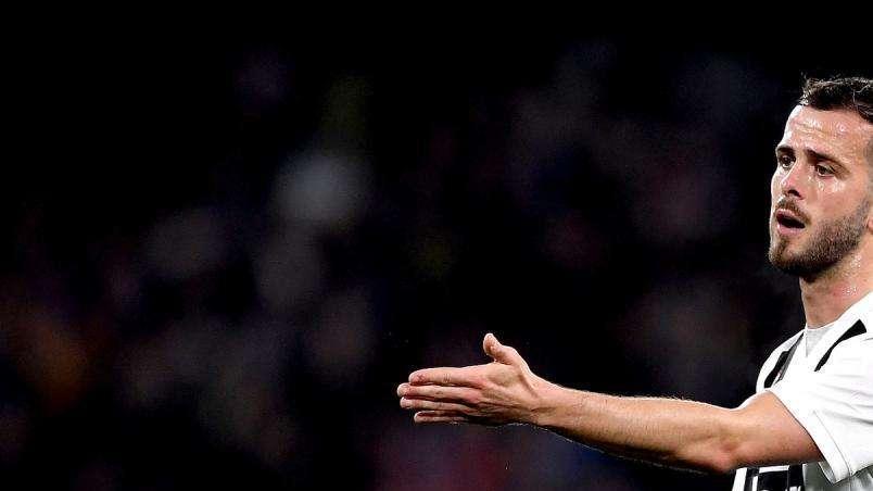 Fichajes Real Madrid, José Ángel Sánchez ya se ha reunido con el agente de Pjanic y Jovic 