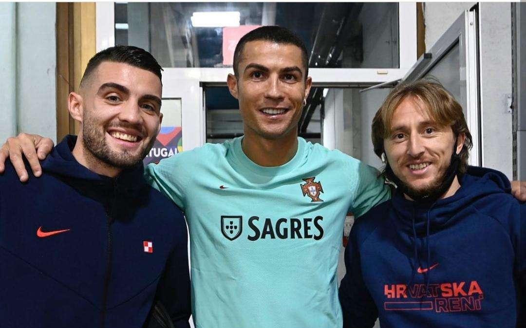 FOTO - El reencuentro entre Cristiano, Modric y Kovacic