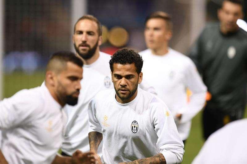 Alves, sorprende: "Neymar fue el que me convenció a mí para fichar por el PSG"