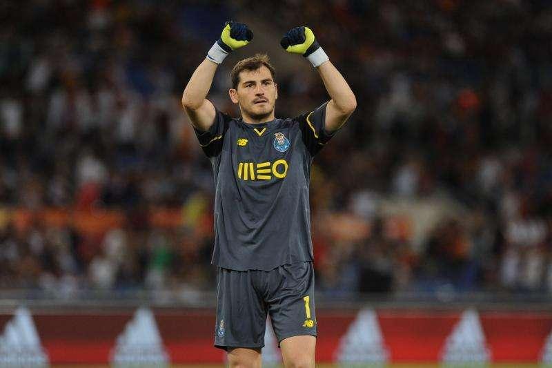 Le salen 'novias' a Iker Casillas en Francia ¿Seguirá en el Porto?