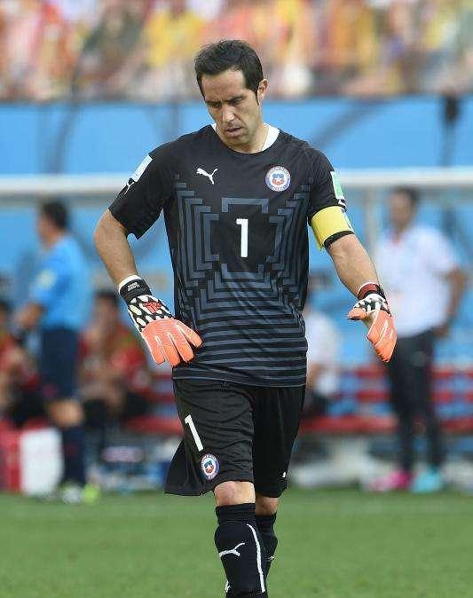 Claudio Bravo podría salir cedido del City a este club francés
