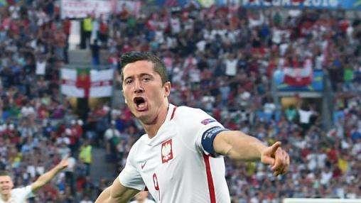 El exobjetivo blanco Lewandowski, otra vez nombrado mejor jugador de su país