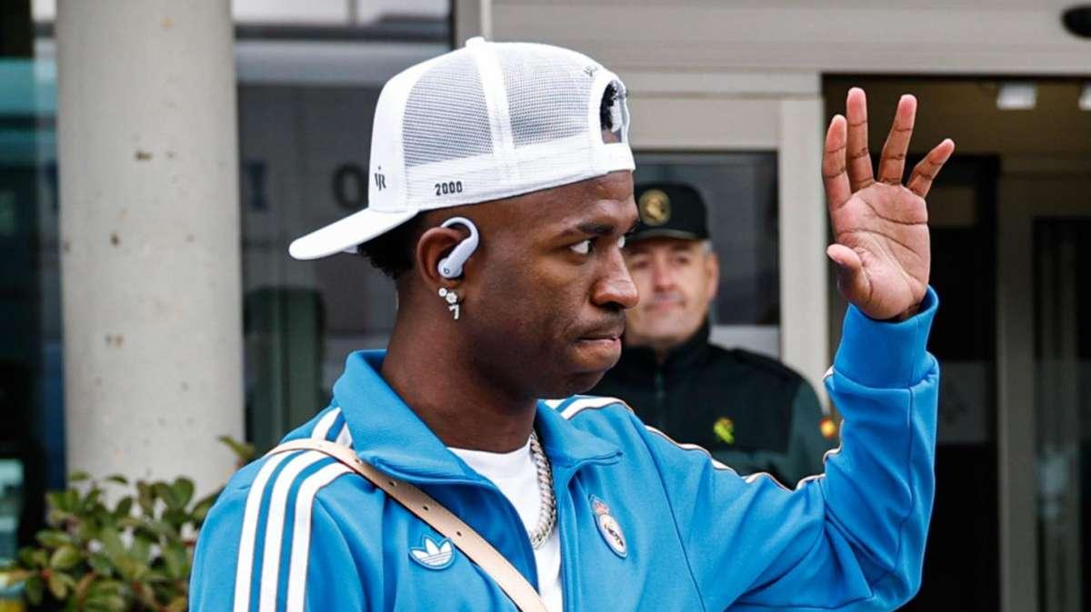 El gesto de Vinicius con un rival tras su debut: esta fue su reacción