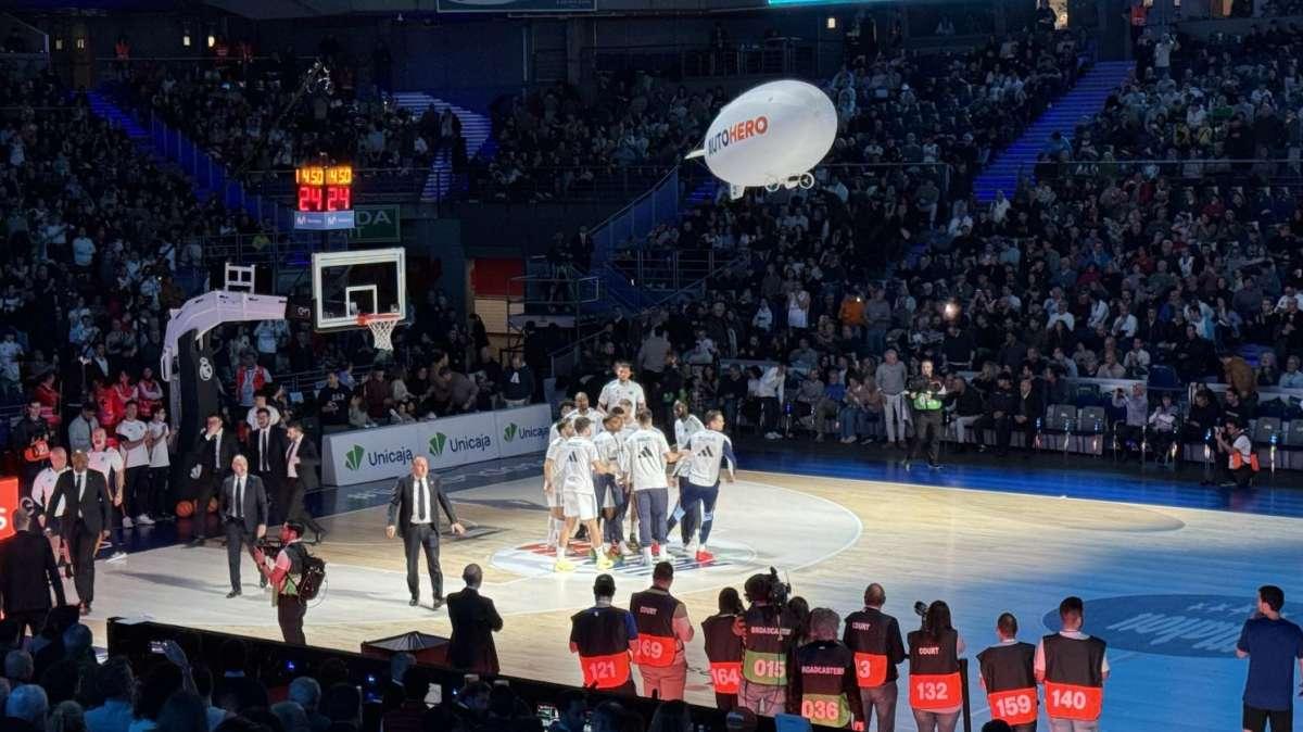 Real Madrid 73-71 FC Barcelona: los blancos tumban a un Barça con ocho en pista