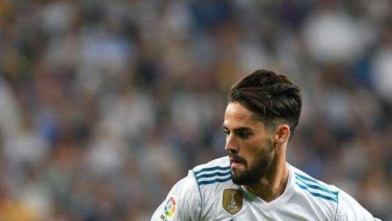 CAMBIO EN EL MADRID - Ovación para el asistente Benzema y el goleador Isco