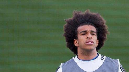 Sky Sports: Derik Osede interesa a tres clubes ingleses