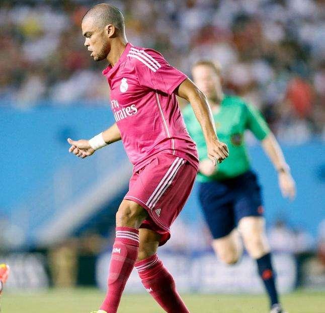 A Bola: El Manchester City ofrecerá 10 millones de euros por Pepe