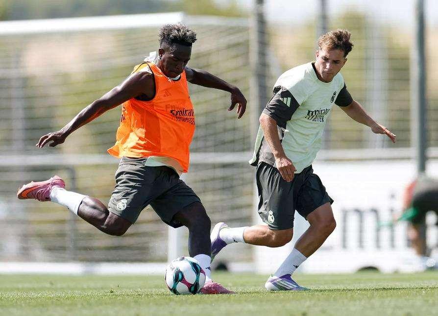Entrenamiento del Real Madrid con vistas al debut ante Osasuna