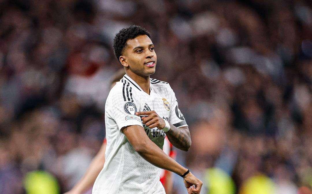 Polémica arbitral en el derbi: Rodrygo reclama un penalti no pitado 