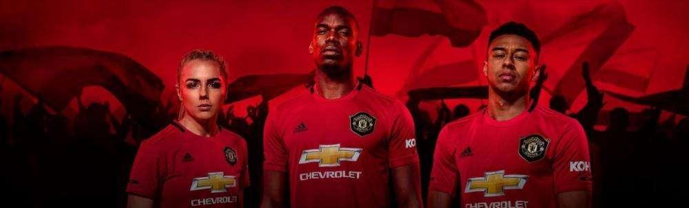 El United sigue la misma estrategia que el Chelsea: Pogba, protagonista en el anuncio de la nueva camiseta