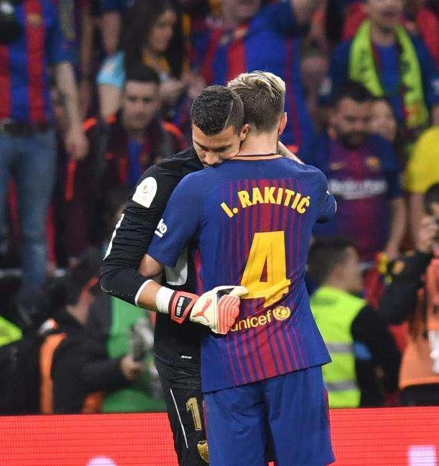 RAC 1 - La directiva del Barça, enfadada con Rakitic por ir a la feria de abril