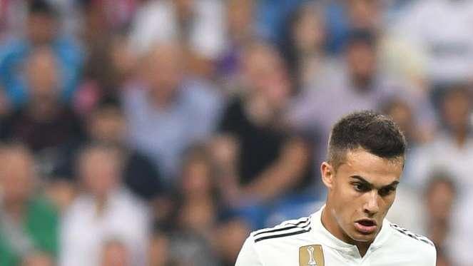 Reguilón se retira lesionado del tobillo con España 