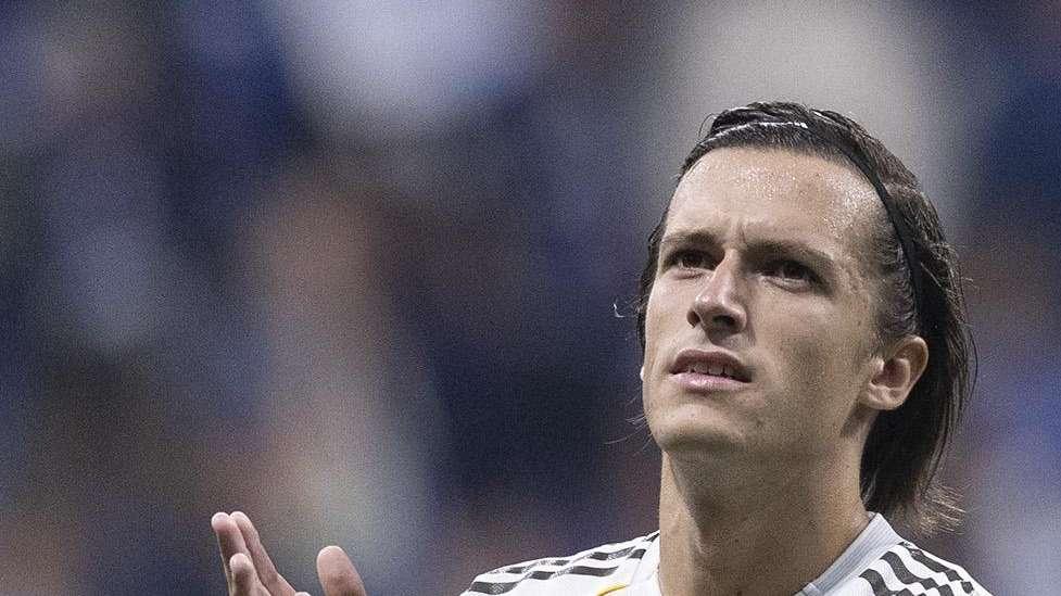 Álvaro Carreras se 'cuela' en la rueda de prensa de Xabi: "Era optimista, pero..."