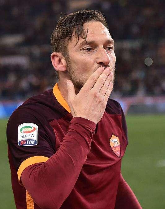Baldissoni: "Totti seguirá jugando en la Roma"
