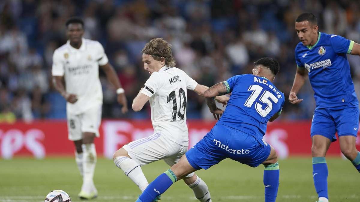 Derbi para estrenar el Bernabéu y para conseguir mantener el liderato