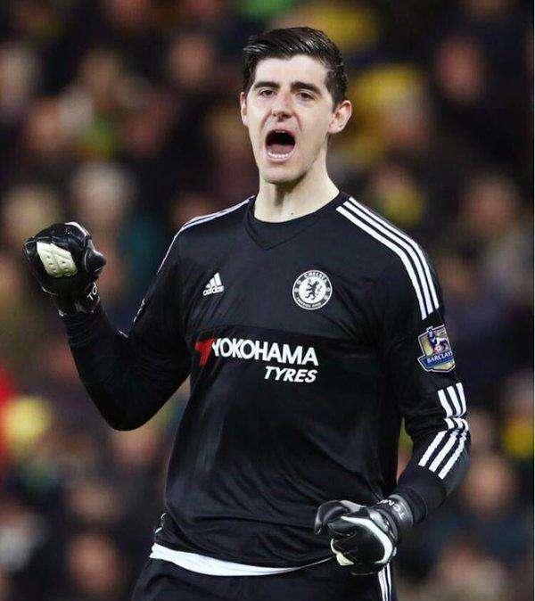 Daily Express: Los dos favoritos del Chelsea para sustituir a Courtois si se va al Madrid