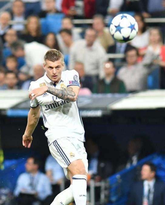 Peligro Kroos: se retiró con molestias y no está confirmada su participación en el Clásico