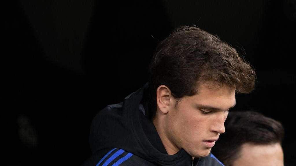 ¡BOMBAZO! El Real Madrid negocia la venta de Latasa a un club de Primera División