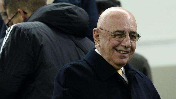 Galliani: "Si no sale ningún jugador, no entra ninguno"