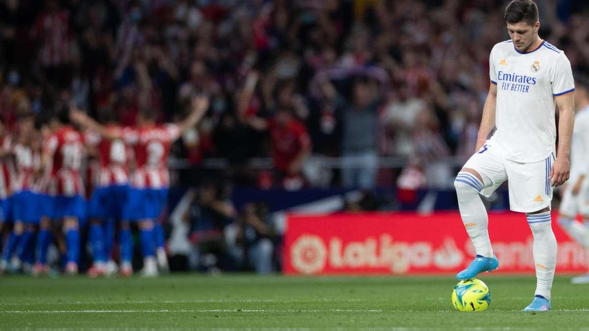 CRÓNICA | El Atleti aprovecha la parsimonia del Real Madrid