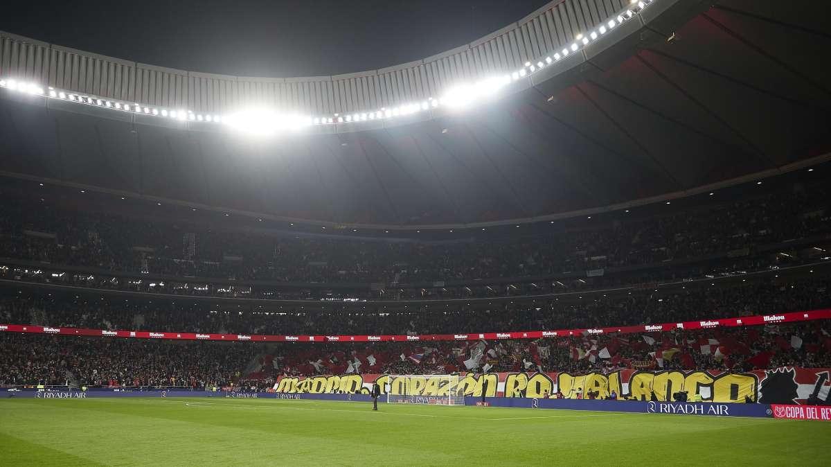 Bombazo: dura sanción para los aficionados que lanzaron objetos al Real Madrid