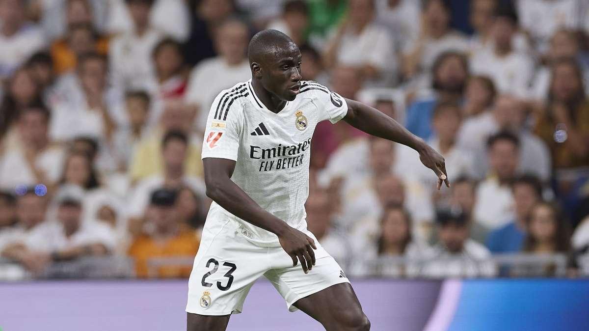 Ferland Mendy renueva con el Real Madrid hasta 2027