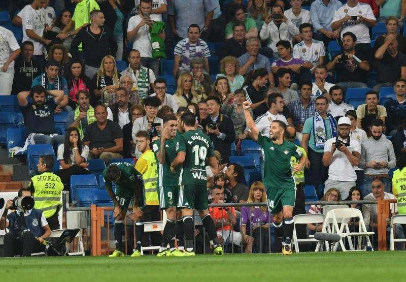 Aplausos, golpes y risas en RAC-1 con el gol de Sanabria en el descuento