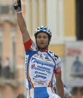 COMUNICADO - Fallece Michele Scarponi, ciclista del equipo Astana, atropellado en Italia