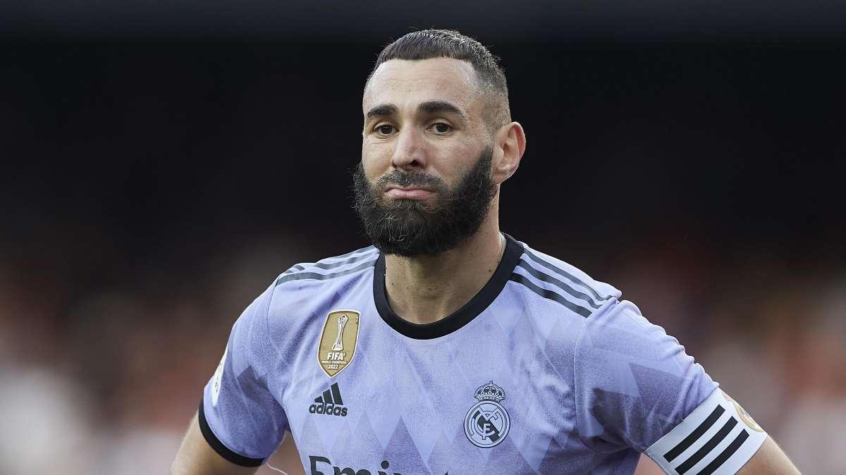 Real Madrid - Rayo Vallecano | Benzema da una falsa alarma en el Bernabéu