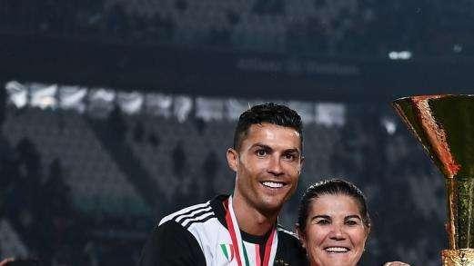Dolores Aveiro, madre de Cristiano Ronaldo, ingresada de urgencia tras sufrir un ictus