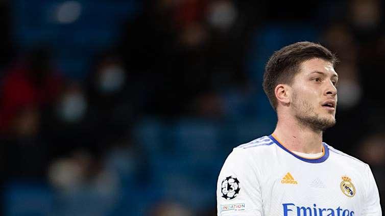 Jovic se marcha lesionado tras la derrota de Serbia 