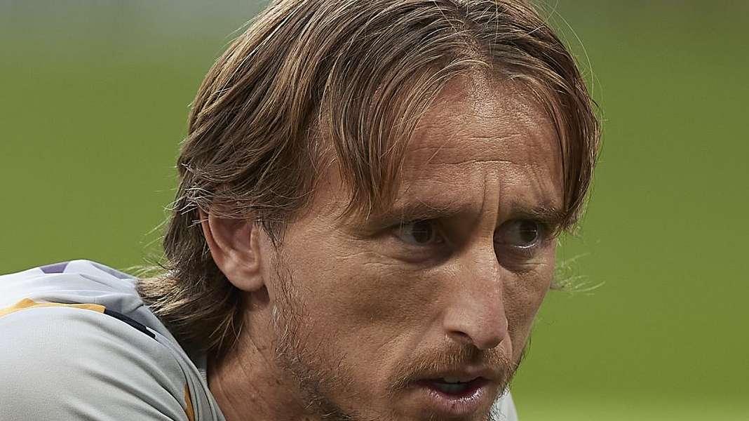 Modric recibe una llamada que podría acelerar su salida del Real Madrid