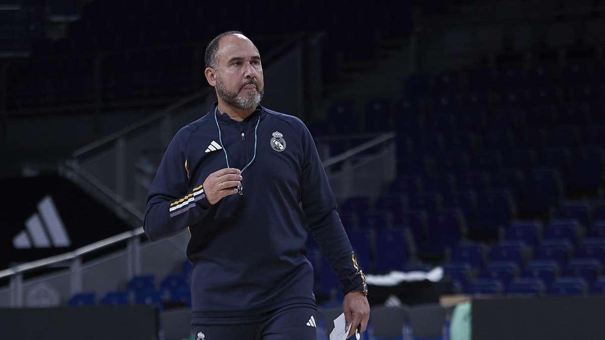 Chus Mateo elogia el trabajo de dos de sus jugadores: "Me alegro mucho por ellos"