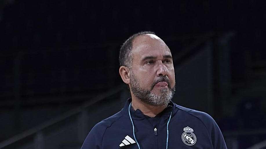 Chus Mateo defiende al equipo tras perder ante Baskonia: "Con todos los problemas con los que veníamos..."