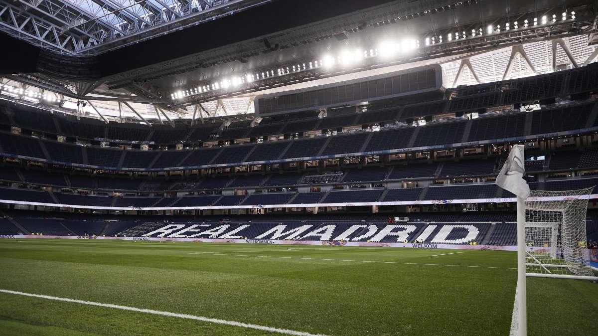 Así reaccionó el Bernabéu a la pancarta que pide respeto por los árbitros