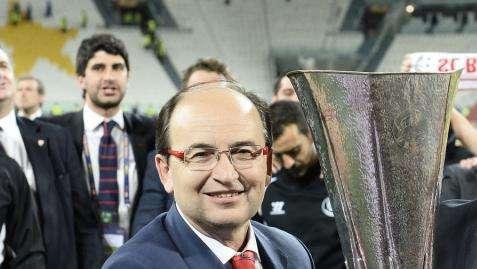José Castro: "Hay varios equipos negociando por Krychowiak"