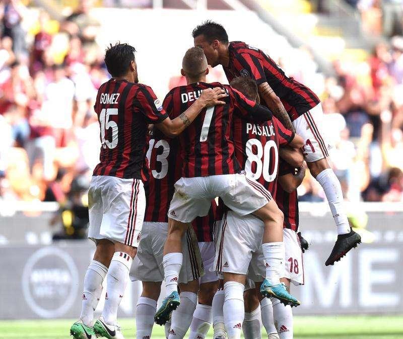Los ultras del Milan cargan contra Raiola: "Ha roto la imagen de Donnarumma en el fútbol"