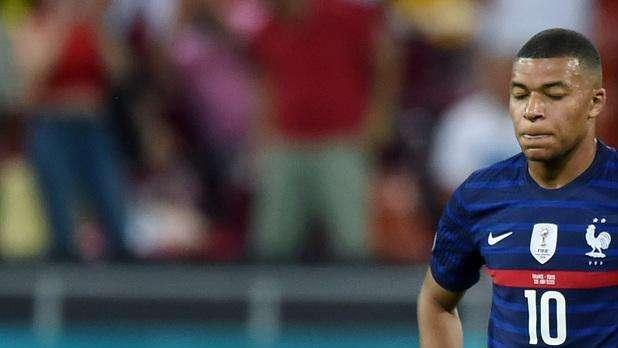 Mbappé, hundido en el entrenamiento con Francia: Benzema fue su apoyo