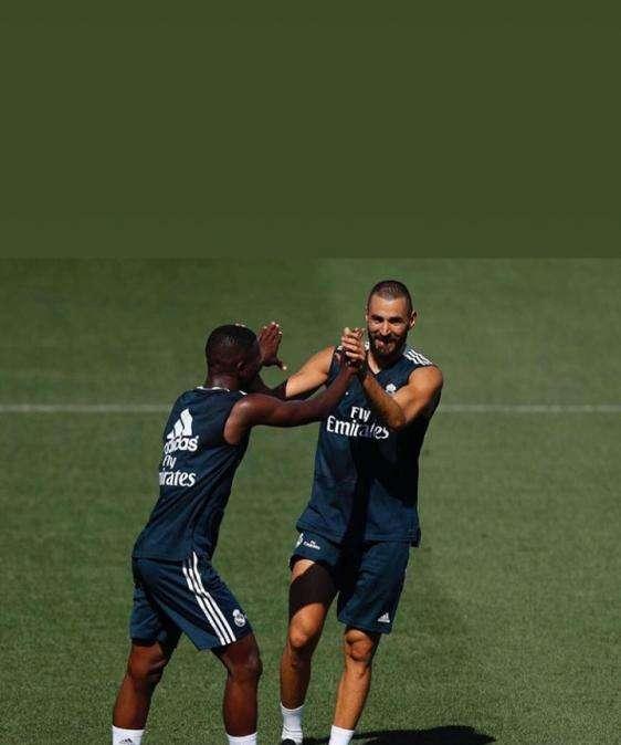 FOTO - Karim Benzema sigue ejerciendo de 'hermano mayor' de Vinicius