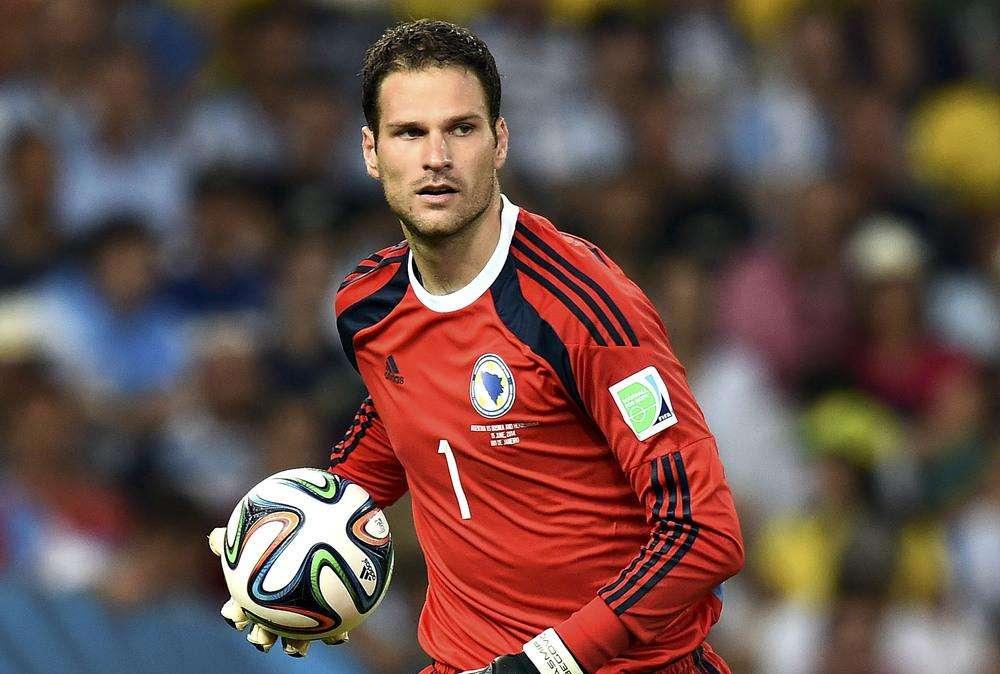 Daily Mirror: El Real Madrid quiere a Begović como sustituto de Casillas